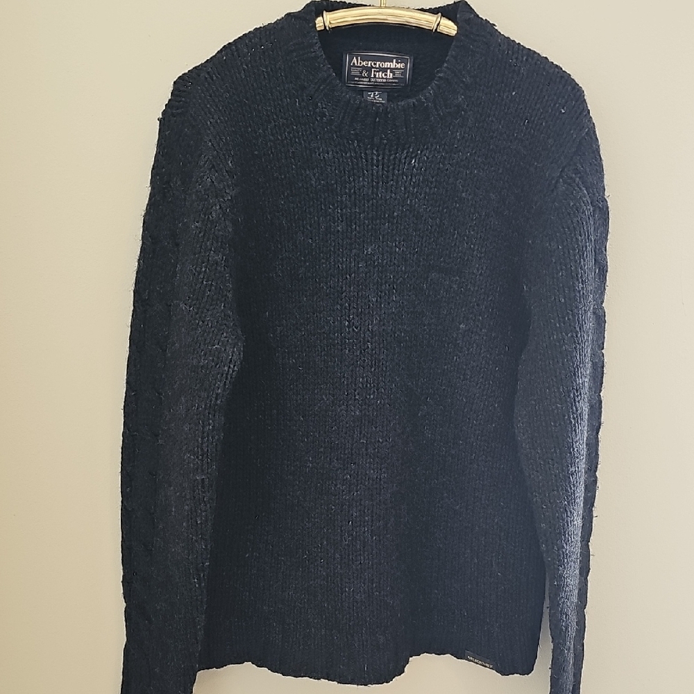 Abercrombie & Fitch Vintage 100 % Wool Navy Blue Sweater.‎ Size Small.